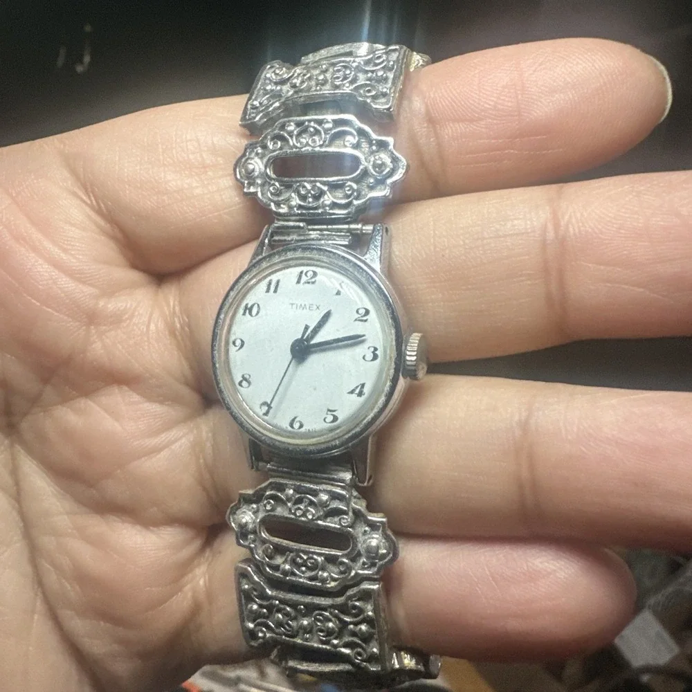 Working Vintage Timex JB Silver Bracelet Ladies Watch Manual Wind 25mm Fit 6.25